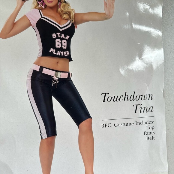 Touchdown Tina Costume - Picture 5 of 7